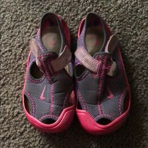 Nike girls sandals 8c